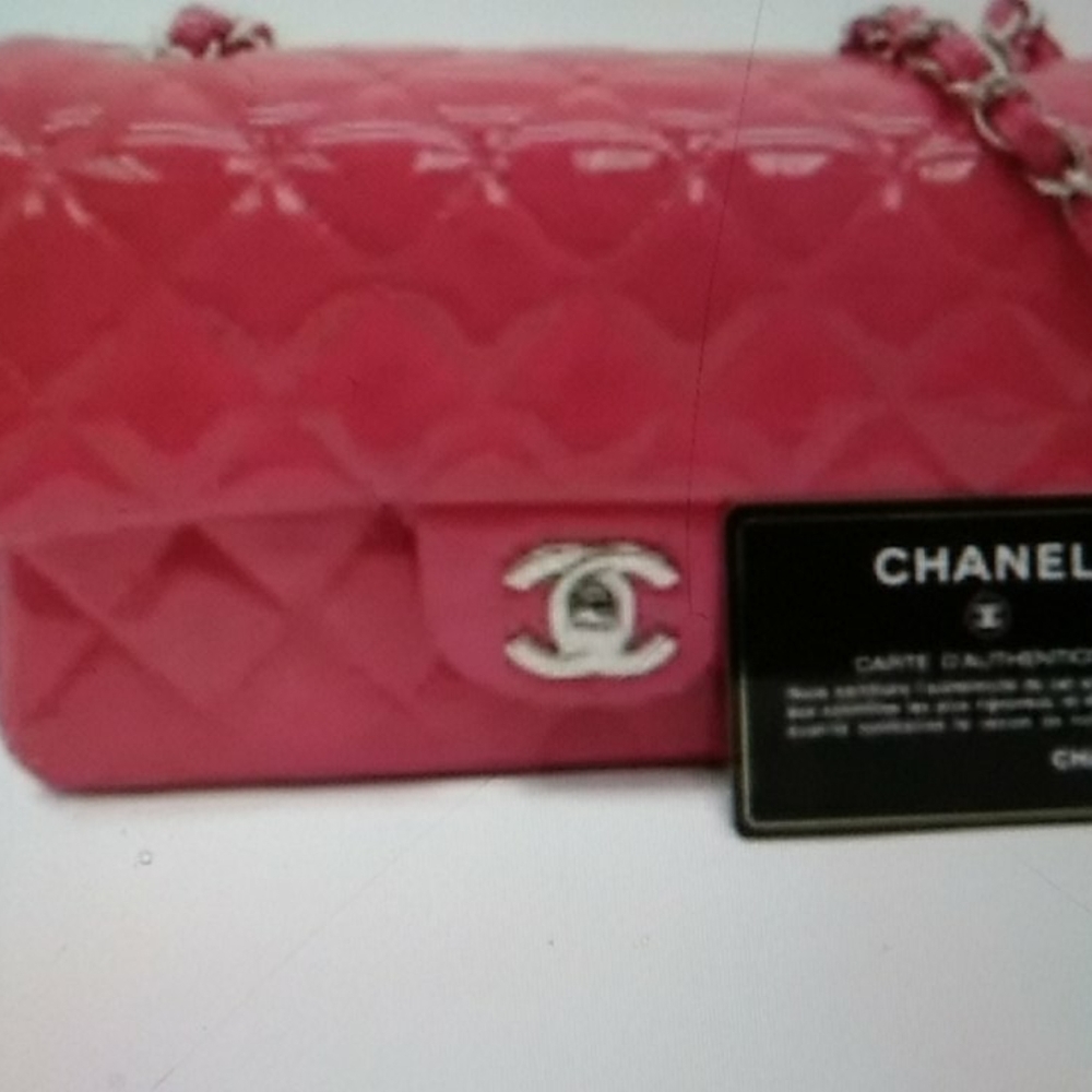 Really stunning reddish chanel